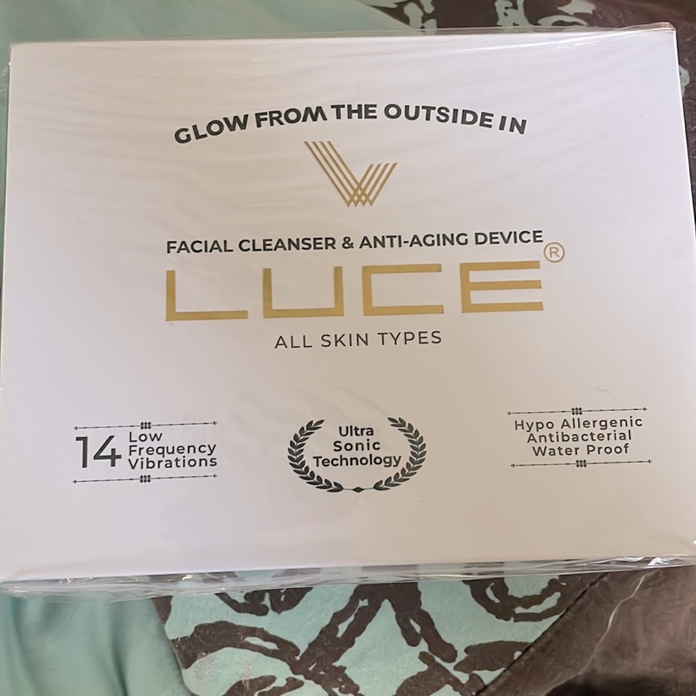 🎄Luce180: facial cleanser & anti-aging device with ultrasonic technology